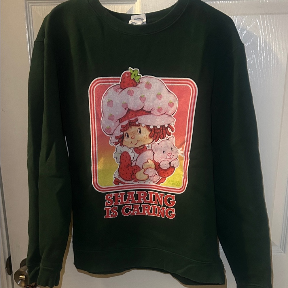 Green Sweatshirt with Strawberry Shortcake 🍓🍰